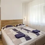 Kendosz Apartment *