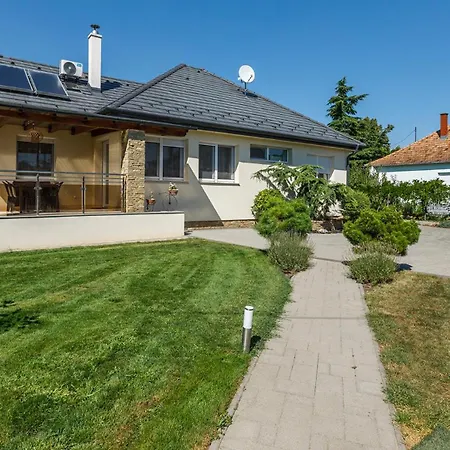 Kendosz Apartman Gyenesdiás